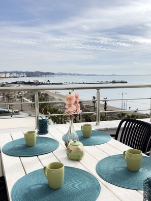 Outdoor dining - Terrace View Apartment Durres (Durrës)