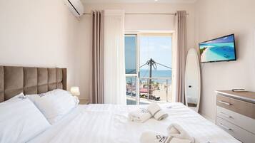 Desk, iron/ironing board, WiFi, bed sheets