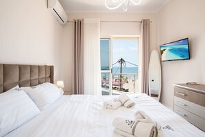 Desk, iron/ironing board, WiFi, bed sheets - Sea View-Adriatic Panorama by TOK (Durrës)