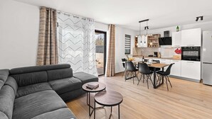 A modern apartment with a living room, dining area, and kitchen. - Apartment EM – Peaceful Stay near Poreč for 4 Guests (Poreč)