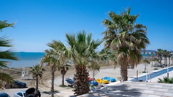 Una spiaggia nelle vicinanze