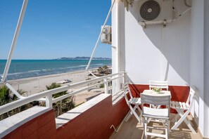 Outdoor dining - Sea View-JB Beach Apartment - Durrës (Durrës)
