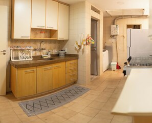 Microwave, stovetop - Iedas House is 5 minutes from the beach. (Rio de Janeiro)
