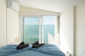 Desk, iron/ironing board, WiFi, bed sheets - Bubble Trouble Duplex by TOK apartments (Durrës)