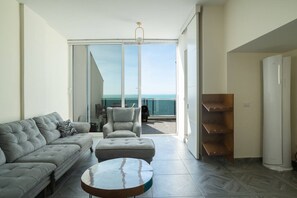 TV - Bubble Trouble Duplex by TOK apartments (Durrës)