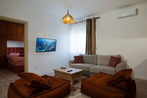 TV - Ditti`s Apartment By TOK (Durrës)