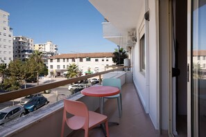 Outdoor dining - Ditti`s Apartment By TOK (Durrës)