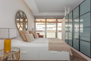 1 bedroom, iron/ironing board, bed sheets - Bright & Functional Studio Near Bernabéu (Madrid)