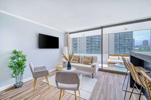 TV - Brisa Capital 2BR - Wifi, Estacionamiento & Shopping Mall (Santiago)