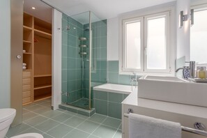 Towels - Elegant 2-Bed Apartment in Central Madrid (Madrid)