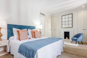 2 bedrooms, iron/ironing board, bed sheets - Elegant 2-Bed Apartment in Central Madrid (Madrid)