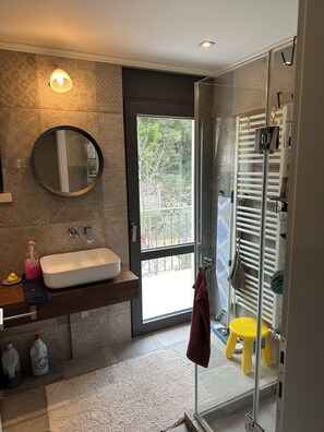 Shower, hair dryer, towels, soap - Villa Kalamos/Sea View and Pool nearby Athens/Superior Villa (oropos)