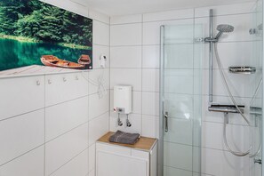 Een douche, handdoeken