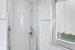 Douche, serviettes fournies