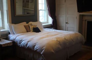 1 bedroom, iron/ironing board, WiFi, bed sheets - Stock's Manor Bed and Breakfast #1 (Mechanicsburg)