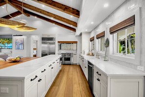 Fridge, microwave, oven, stovetop - The Pink Palm - Recently Refreshed (Anna Maria)