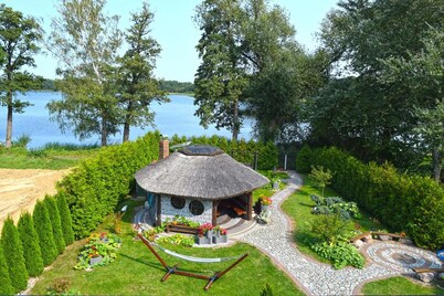 Large house with private garden, right on the lake