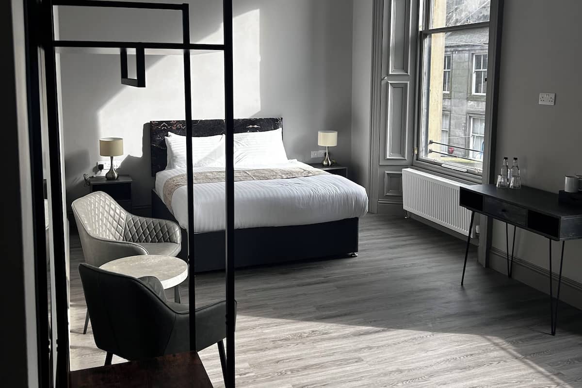 Chambre familiale | Fer et planche Ă repasser, accĂšs au Wi-Fi (inclus)