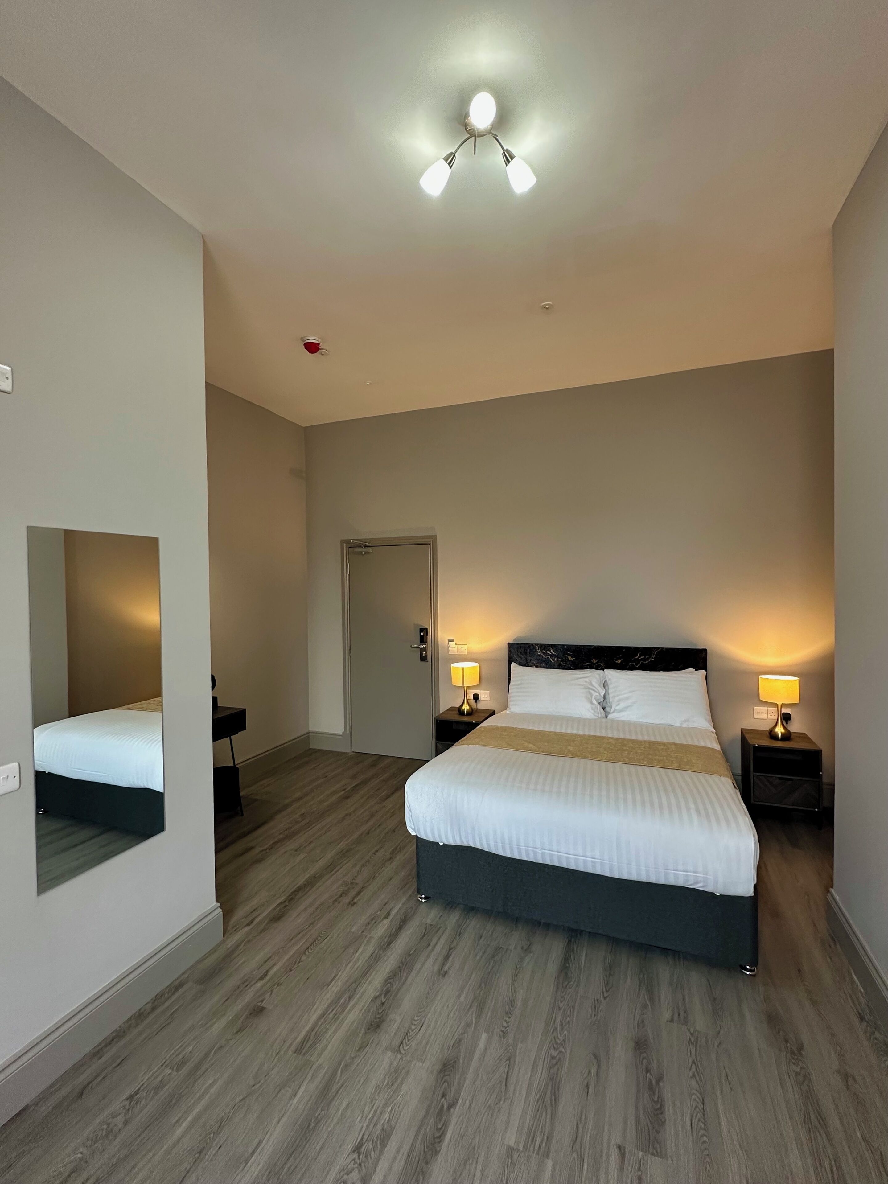 スーペリア ダブルルーム | アイロン / アイロン台、WiFi (無料)