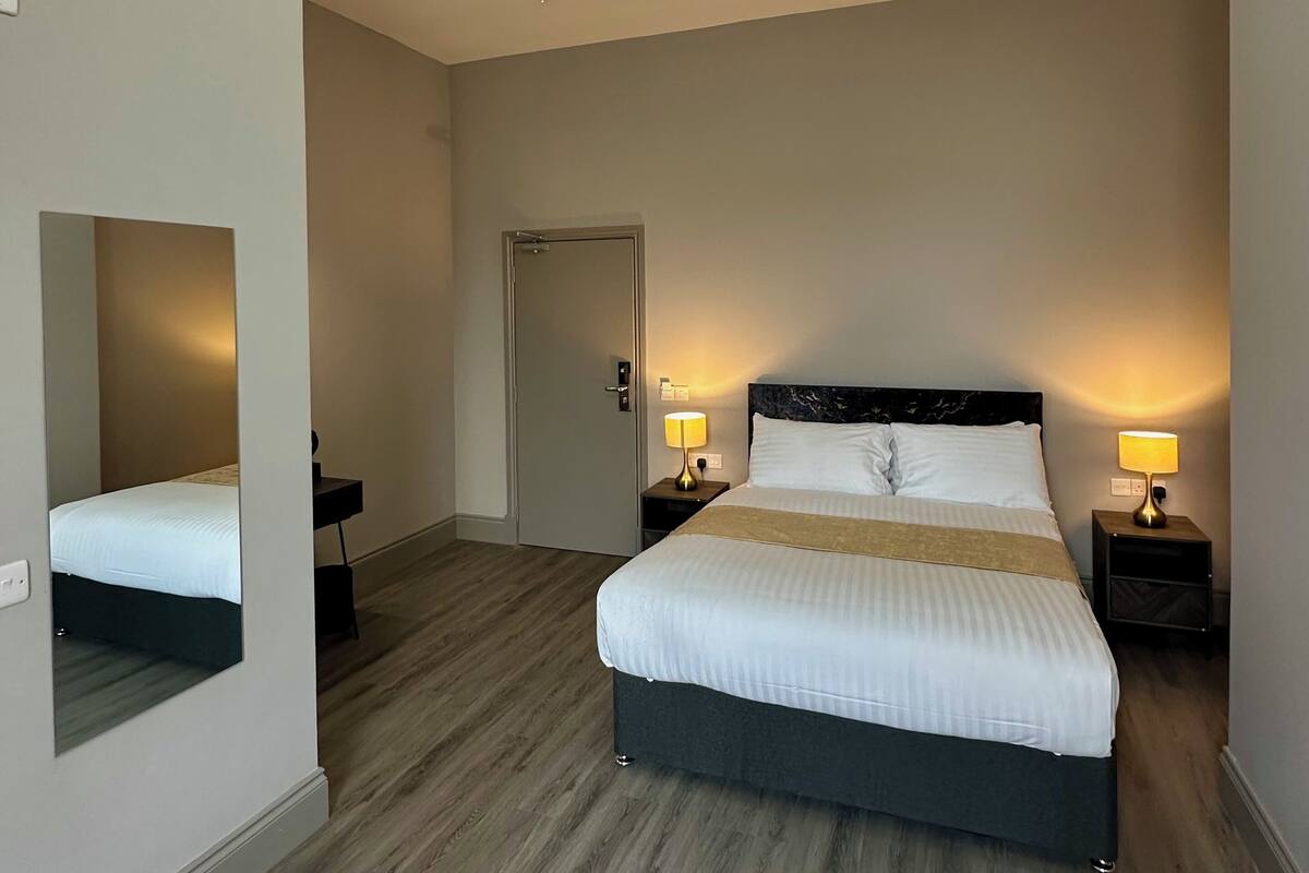 スーペリア ダブルルーム | アイロン / アイロン台、WiFi (無料)