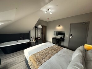 Habitación Deluxe | Tabla de planchar con plancha y wifi gratis 