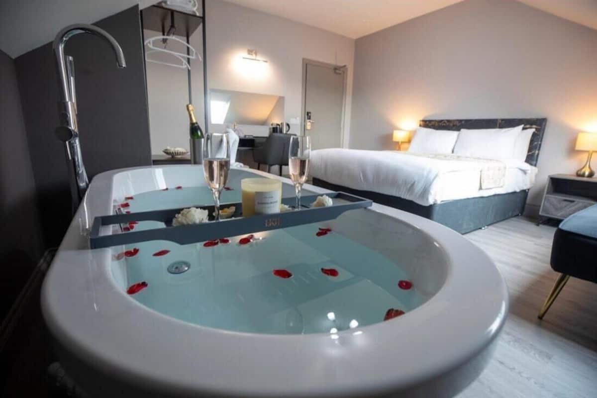 Chambre Deluxe | Fer et planche Ă repasser, accĂšs au Wi-Fi (inclus)