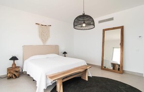 3 bedrooms, iron/ironing board, WiFi, bed sheets - Exclusive Modern Villa with Pool, Beach Access & Panoramic Sea Views in Mallorca (Felanitx)