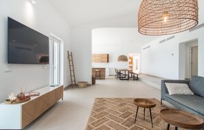 TV, fireplace - Exclusive Modern Villa with Pool, Beach Access & Panoramic Sea Views in Mallorca (Felanitx)