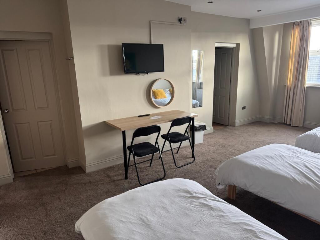 Bàn ủi/dụng cụ ủi quần áo, truy cập Internet không dây miễn phí 