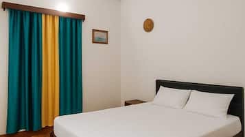 Deluxe Double or Twin Room, Garden View | Desk, laptop workspace, free WiFi