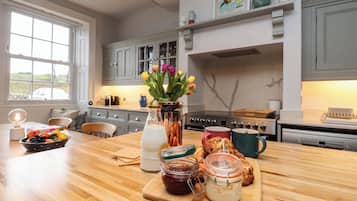 Dishwasher, cookware/dishes/utensils