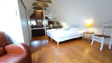 3 habitaciones, tabla de planchar con plancha, wifi y ropa de cama