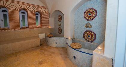 Mumtaz Dar - Suite Deluxe 2