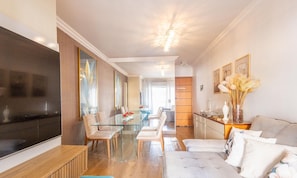 Appartement | Coin séjour | TV connectée de 32 pouces avec chaînes numériques