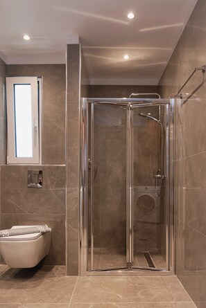 Shower, hair dryer, towels - The Little Green House Two-Bedroom Apt in Kremasti (Kremasti)