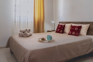 2 habitaciones, tabla de planchar con plancha y cuna de viaje 