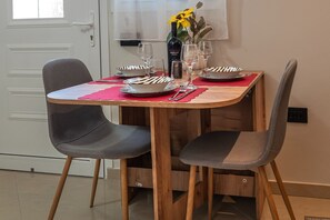 Dining - The Little Green House One-Bedroom Apt in Kremasti (Kremasti)