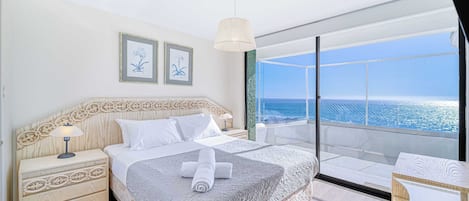 Fer et planche Ă repasser, Wi-Fi, draps fournis