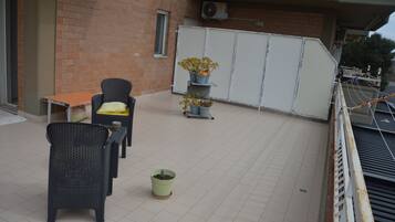 Appartamento Comfort, vista piscina | Terrazza/patio