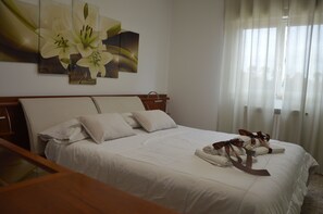 Leilighet – comfort, bassengutsikt | Strykejern/-brett og wi-fi (inkludert)