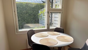 Luokittelematon kuva, 4 kautta 9, painike