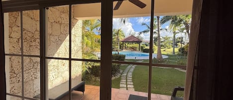 Chambre simple, vue sur le jardin | Intérieur