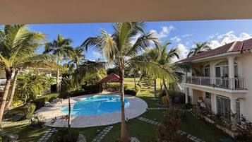 Habitación individual, vistas al jardín | Piscina | Una piscina al aire libre