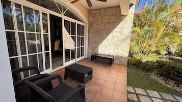 Single Room, Garden View | Terrace/patio