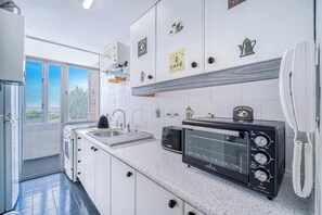 Fridge, microwave, oven, stovetop - Costa Azul- 3D Seafront Apartment (Algarrobo)
