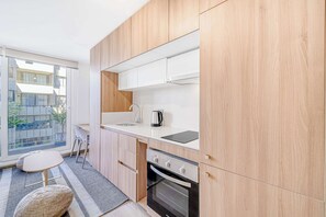 Fridge, microwave, stovetop, toaster - Espacio Coventry I -  1D Wifi, AC y Estacionamiento. (Ñuñoa)