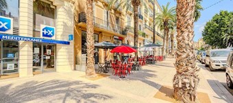 Bright, modern 2-bedroom in city center