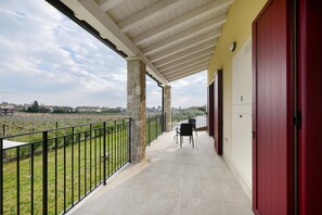 Interior - Apartment 'Limone' with Lake View, Shared Garden and Air Conditioning (Bardolino)