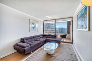 TV - Las Condes Urban Apartment W/ Wifi and Pool (Las Condes)