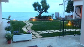Property grounds - Hermes Beach Studios (Chania)
